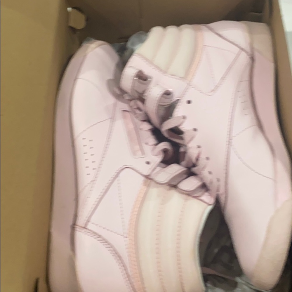 Porcelain pink/ white hi top Reebok